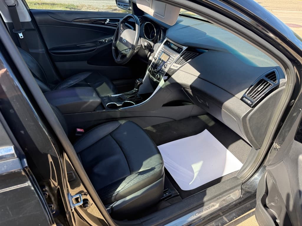 2012 Hyundai SONATA SE - Image 3